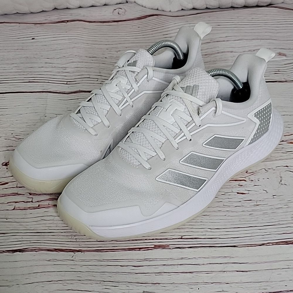 Adidas Defiant Women's Speed Sneaker Size 8